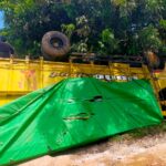 Truk Bermuatan Kayu Olahan Tumbang di Kota Baru Betong, Diduga Terkait Aktivitas Ilegal Logging